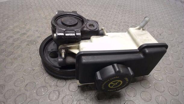 Foto: PUMPE SERVOLENKUNG / SERVOPUMPE eines Ford Mondeo 2.0 Turnier LX