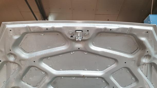 Foto: MOTORHAUBE eines Ford Focus LX