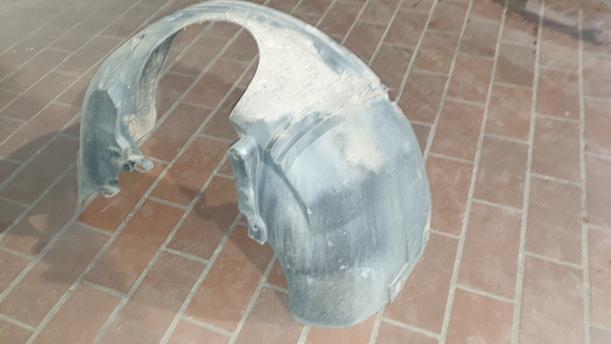 Foto: RADHAUSSCHALE / INNENKOTFLÜGEL VORNE LINKS eines Ford Focus LX
