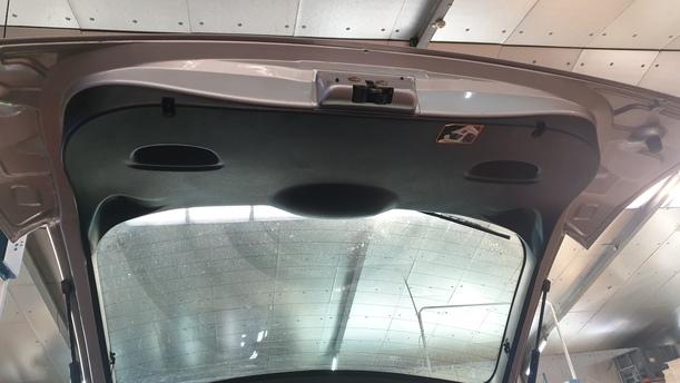Foto: HECKKLAPPE / HECKDECKEL eines Ford Focus LX