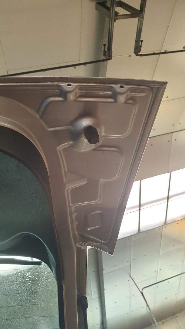 Foto: HECKKLAPPE / HECKDECKEL eines Ford Focus LX