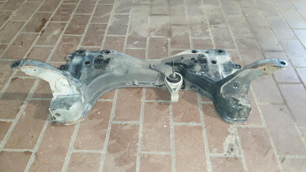 Foto: VORDERACHSTRÄGER / ACHSE VORN eines Ford Focus LX