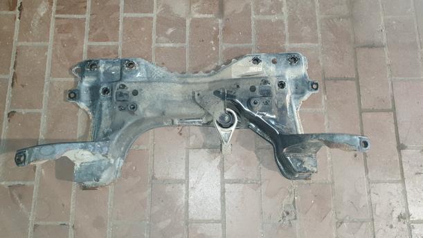 Foto: VORDERACHSTRÄGER / ACHSE VORN eines Ford Focus LX