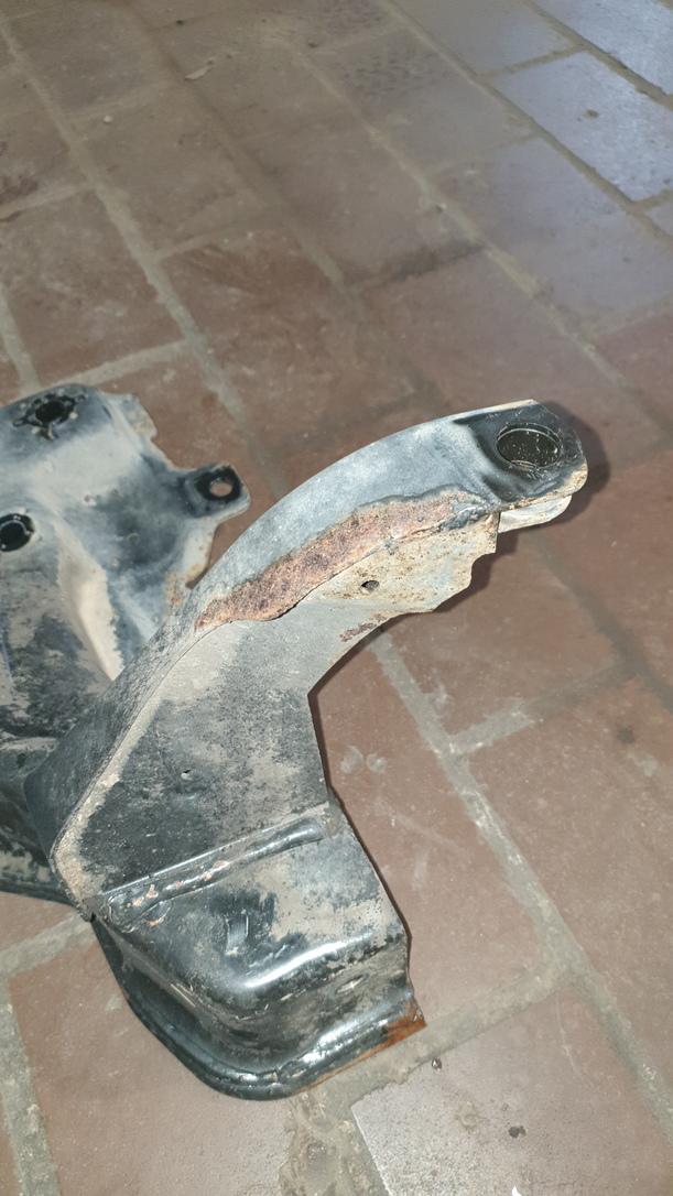Foto: VORDERACHSTRÄGER / ACHSE VORN eines Ford Focus LX