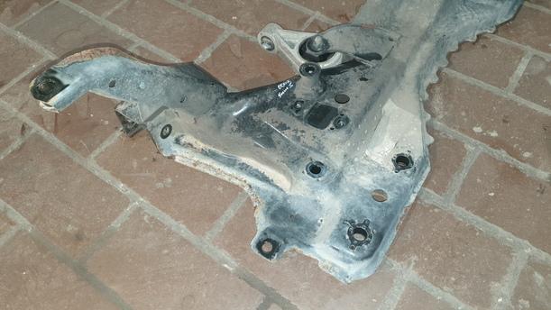 Foto: VORDERACHSTRÄGER / ACHSE VORN eines Ford Focus LX