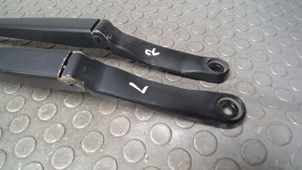 Foto: SCHEIBENWISCHERARME VORN eines Opel Astra 2.0 CDTI DPF ecoFLEX SportsTourer Start/Stop