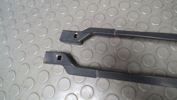 Foto: SCHEIBENWISCHERARME VORN eines Opel Astra 2.0 CDTI DPF ecoFLEX SportsTourer Start/Stop