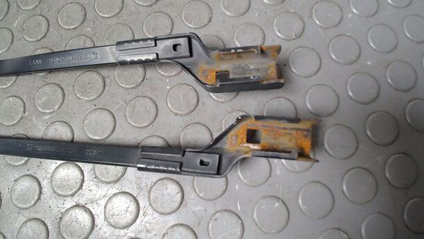 Foto: SCHEIBENWISCHERARME VORN eines Opel Astra 2.0 CDTI DPF ecoFLEX SportsTourer Start/Stop
