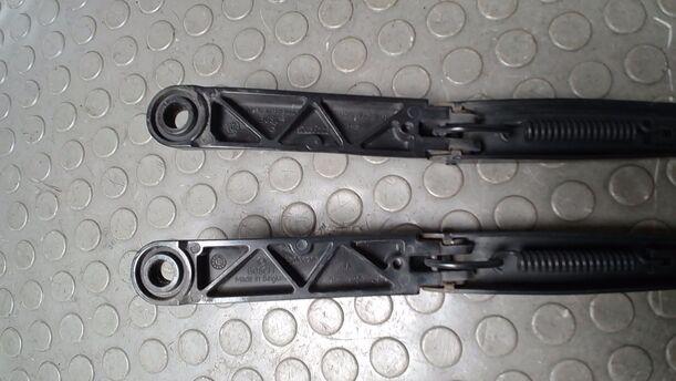 Foto: SCHEIBENWISCHERARME VORN eines Opel Astra 2.0 CDTI DPF ecoFLEX SportsTourer Start/Stop