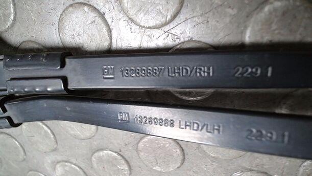 Foto: SCHEIBENWISCHERARME VORN eines Opel Astra 2.0 CDTI DPF ecoFLEX SportsTourer Start/Stop