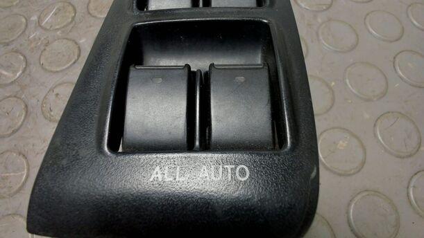 Foto: FENSTERHEBERSCHALTER ( HINTEN ELEKTRISCH ) eines Toyota Avensis 1.8 VVT-i Combi LX