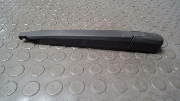 Foto: SCHEIBENWISCHERARM HINTEN ( SPORTSTOURER ) eines Opel Astra 2.0 CDTI DPF ecoFLEX SportsTourer Start/Stop
