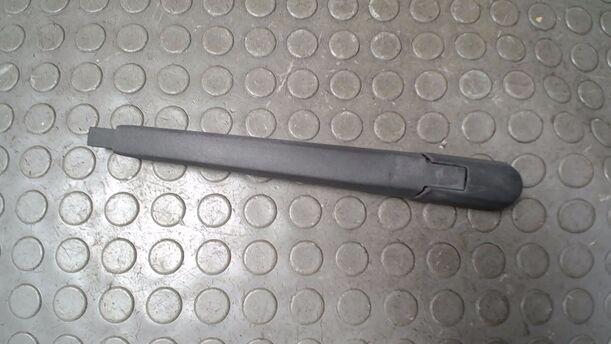 Foto: SCHEIBENWISCHERARM HINTEN ( SPORTSTOURER ) eines Opel Astra 2.0 CDTI DPF ecoFLEX SportsTourer Start/Stop
