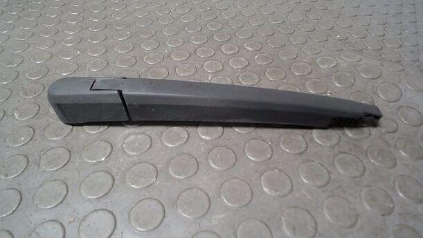 Foto: SCHEIBENWISCHERARM HINTEN ( SPORTSTOURER ) eines Opel Astra 2.0 CDTI DPF ecoFLEX SportsTourer Start/Stop