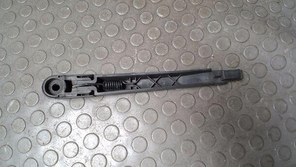 Foto: SCHEIBENWISCHERARM HINTEN ( SPORTSTOURER ) eines Opel Astra 2.0 CDTI DPF ecoFLEX SportsTourer Start/Stop