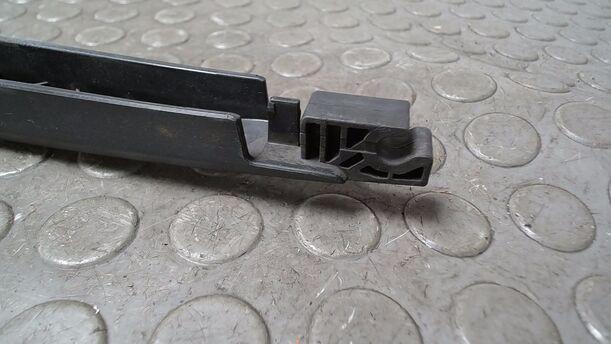 Foto: SCHEIBENWISCHERARM HINTEN ( SPORTSTOURER ) eines Opel Astra 2.0 CDTI DPF ecoFLEX SportsTourer Start/Stop