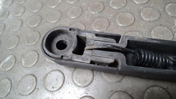 Foto: SCHEIBENWISCHERARM HINTEN ( SPORTSTOURER ) eines Opel Astra 2.0 CDTI DPF ecoFLEX SportsTourer Start/Stop