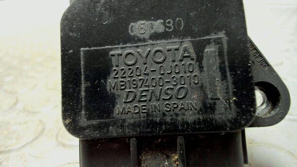 Foto: LUFTMASSENMESSER eines Toyota Avensis 1.8 VVT-i Combi LX