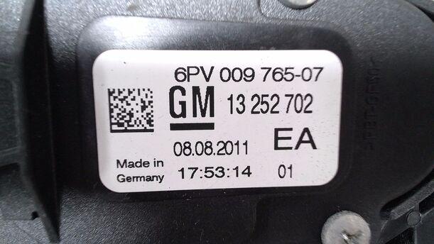 Foto: GASPEDAL ( SCHALTGETRIEBE ) eines Opel Astra 2.0 CDTI DPF ecoFLEX SportsTourer Start/Stop