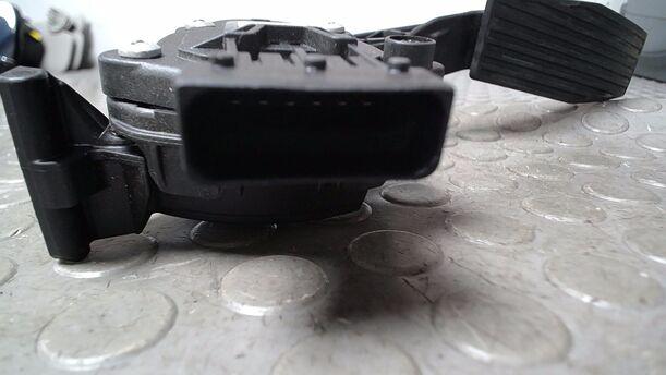 Foto: GASPEDAL ( SCHALTGETRIEBE ) eines Opel Astra 2.0 CDTI DPF ecoFLEX SportsTourer Start/Stop