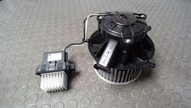 Foto: HEIZUNGSGEBLÄSE eines Opel Astra 2.0 CDTI DPF ecoFLEX SportsTourer Start/Stop