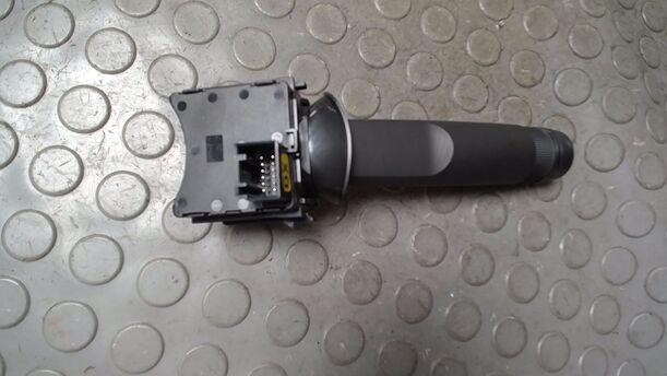 Foto: BLINKSCHALTER/ KOMBISCHALTER eines Opel Astra 2.0 CDTI DPF ecoFLEX SportsTourer Start/Stop