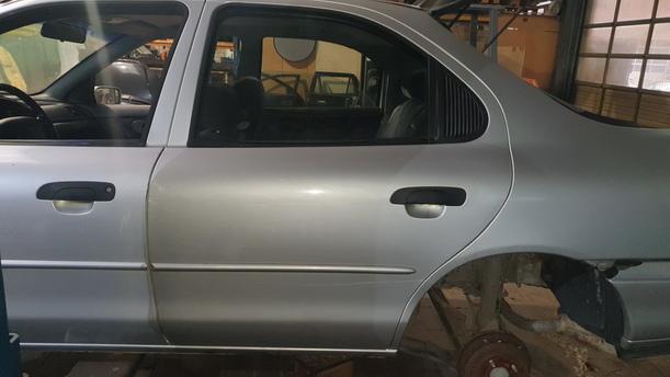 Foto: TÜR HINTEN LINKS eines Ford Mondeo LX