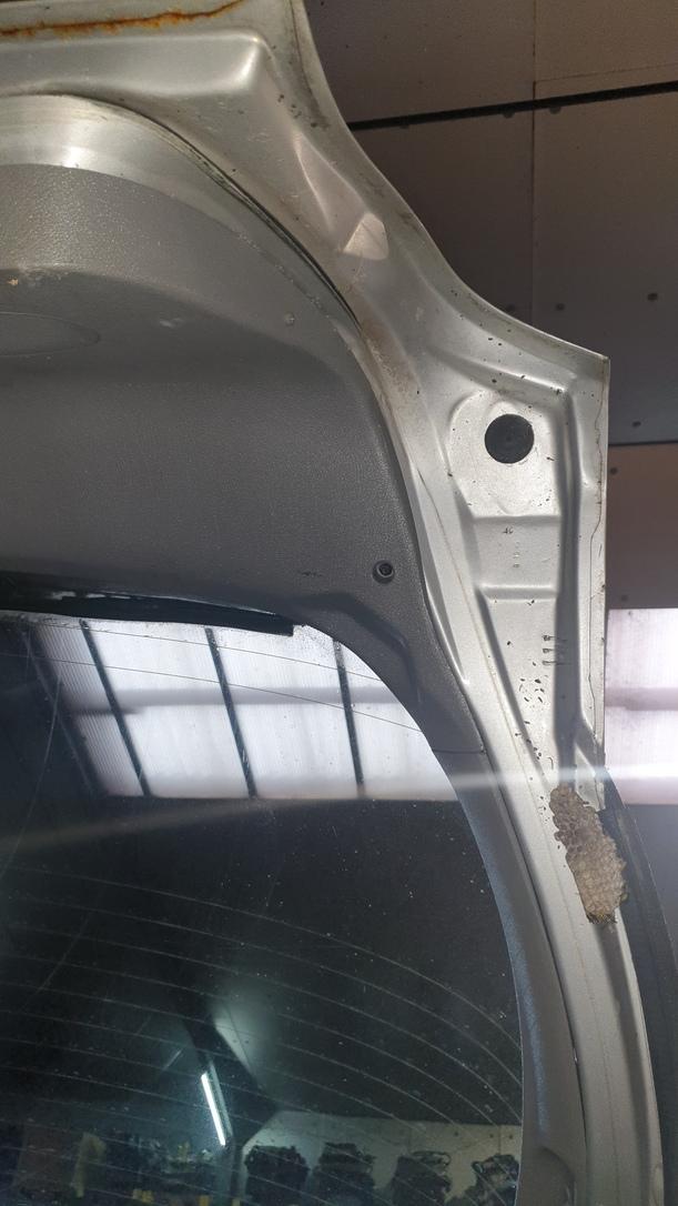 Foto: HECKKLAPPE / HECKDECKEL eines Ford Mondeo LX