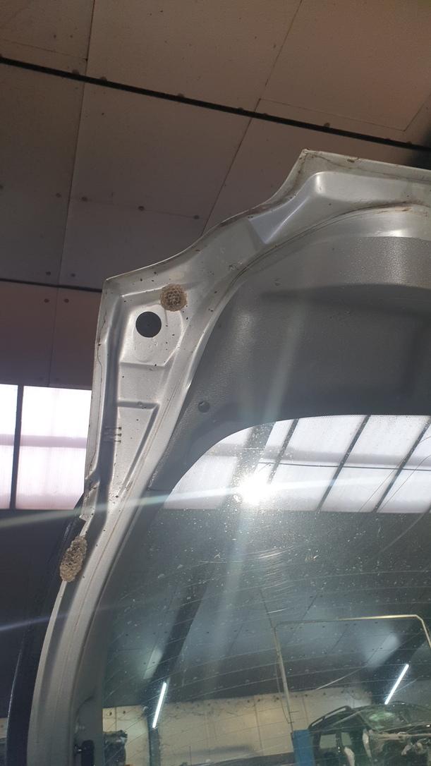 Foto: HECKKLAPPE / HECKDECKEL eines Ford Mondeo LX