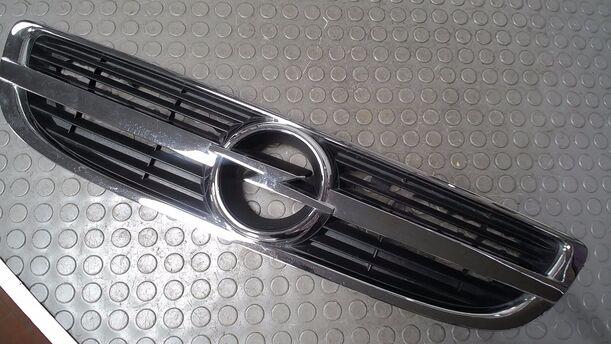 Foto: KÜHLERGRILL eines Opel Zafira 1.6