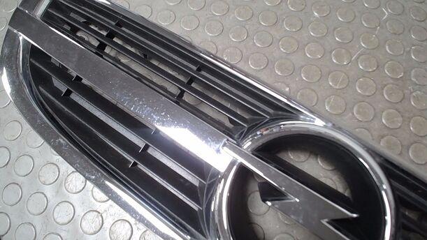 Foto: KÜHLERGRILL eines Opel Zafira 1.6