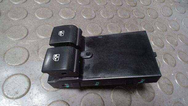 Foto: FENSTERHEBERSCHALTER eines Opel Astra 2.0 CDTI DPF ecoFLEX SportsTourer Start/Stop