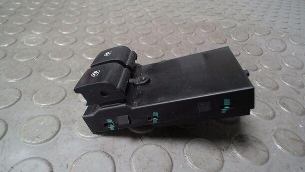 Foto: FENSTERHEBERSCHALTER eines Opel Astra 2.0 CDTI DPF ecoFLEX SportsTourer Start/Stop
