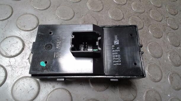 Foto: FENSTERHEBERSCHALTER eines Opel Astra 2.0 CDTI DPF ecoFLEX SportsTourer Start/Stop