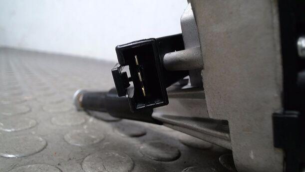 Foto: SCHEIBENWISCHERMOTOR HINTEN eines Opel Astra 2.0 CDTI DPF ecoFLEX SportsTourer Start/Stop