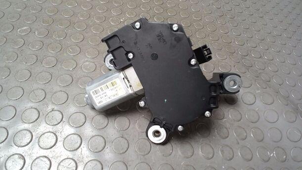Foto: SCHEIBENWISCHERMOTOR HINTEN eines Opel Astra 2.0 CDTI DPF ecoFLEX SportsTourer Start/Stop