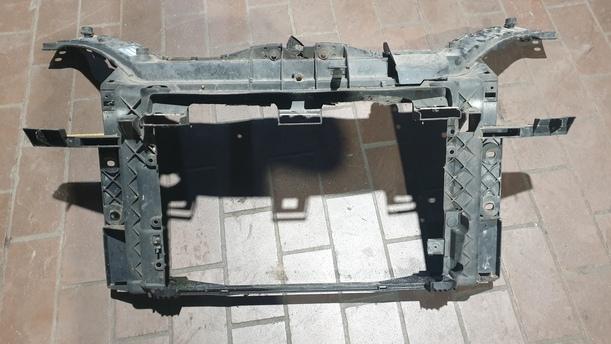 Foto: FRONTBLECH / SCHLOSSTRÄGER eines Ford Fiesta 1.4