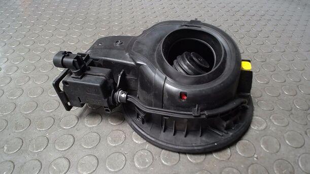 Foto: TANKKLAPPE/ TANKDECKEL eines Opel Astra 2.0 CDTI DPF ecoFLEX SportsTourer Start/Stop