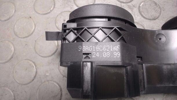 Foto: SCHALTER HECKSCHEIBENHEIZUNG eines Ford Focus