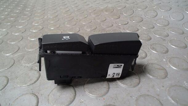 Foto: SCHALTER ESP/ MULTIFUNKTIONSSCHALTER eines Opel Astra 2.0 CDTI DPF ecoFLEX SportsTourer Start/Stop