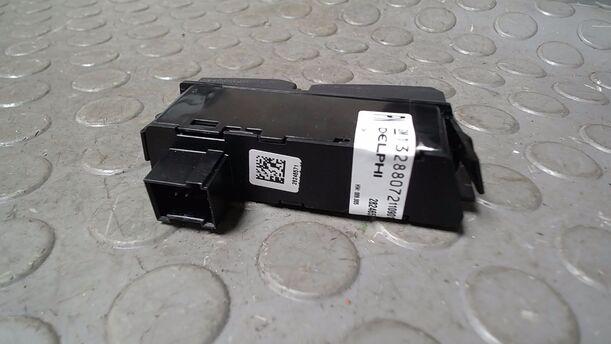 Foto: SCHALTER ESP/ MULTIFUNKTIONSSCHALTER eines Opel Astra 2.0 CDTI DPF ecoFLEX SportsTourer Start/Stop