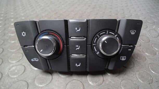 Foto: HEIZUNGSBETÄTIGUNG eines Opel Astra 2.0 CDTI DPF ecoFLEX SportsTourer Start/Stop