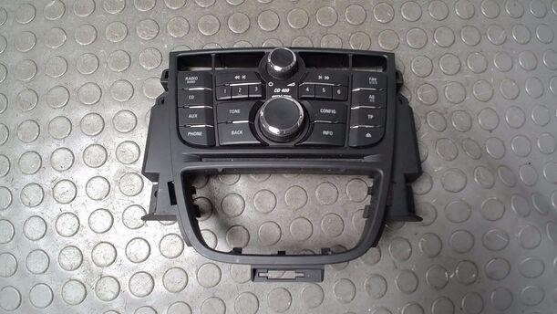 Foto: RADIOBEDIENUNG eines Opel Astra 2.0 CDTI DPF ecoFLEX SportsTourer Start/Stop
