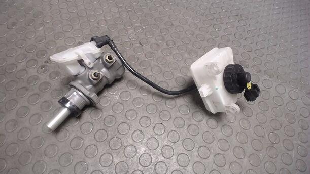 Foto: HAUPTBREMSZYLINDER eines Ford Focus