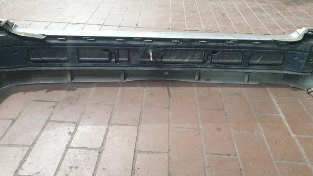 Foto: STOSSFÄNGER / STOßSTANGE HINTEN eines Mercedes-Benz E 200 T Kompressor