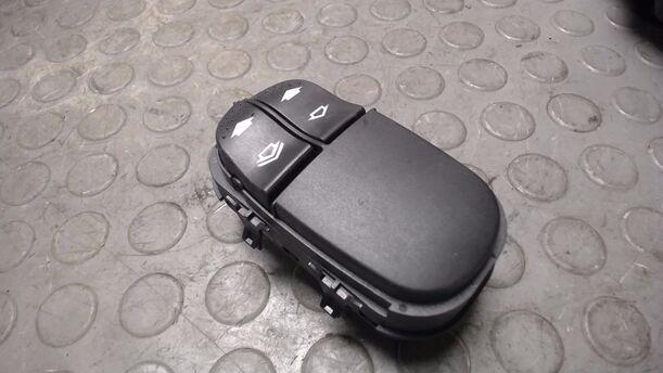 Foto: FENSTERHEBERSCHALTER VORNE LINKS eines Ford Focus