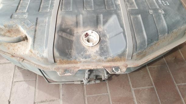 Foto: KRAFTSTOFFTANK ( KOMBI ) eines Mercedes-Benz E 200 T Kompressor