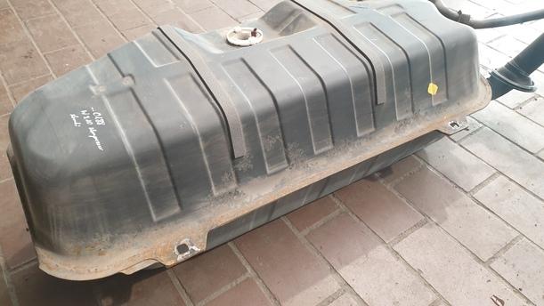 Foto: KRAFTSTOFFTANK ( KOMBI ) eines Mercedes-Benz E 200 T Kompressor