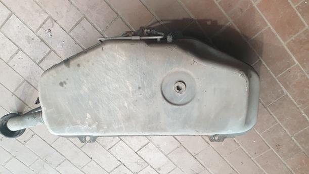 Foto: KRAFTSTOFFTANK ( KOMBI ) eines Mercedes-Benz E 200 T Kompressor