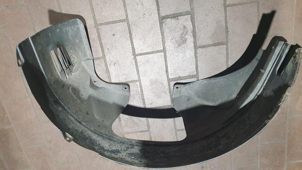 Foto: RADHAUSSCHALE / INNENKOTFLÜGEL RECHTS eines Ford Fiesta 1.4